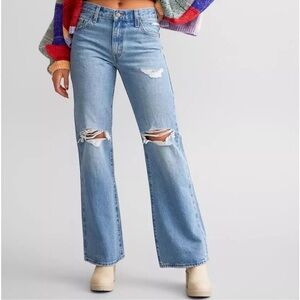 Levi’s Women’s Premium Baggy Boot Cut Jeans Medium Wash Mid-rise, Size W25 x L31